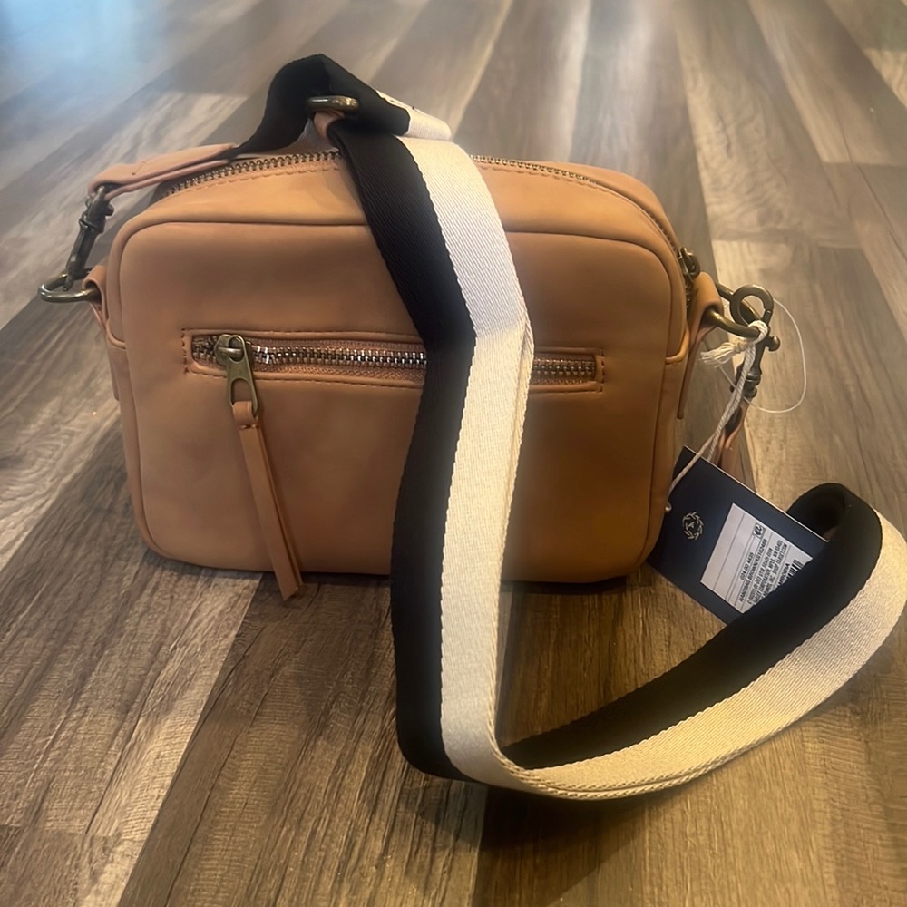 *NEVER USED* Lightweight brown crossbody bag with thick adjustable strap